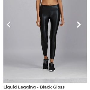 Noli liquid legging in “Black Gloss”